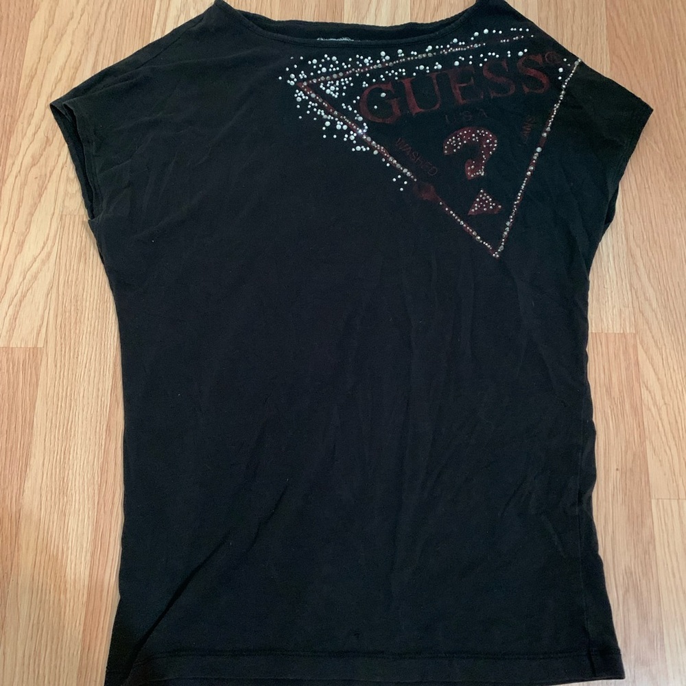 SMALL LOOSE BLACK GUESS TSHIRT
